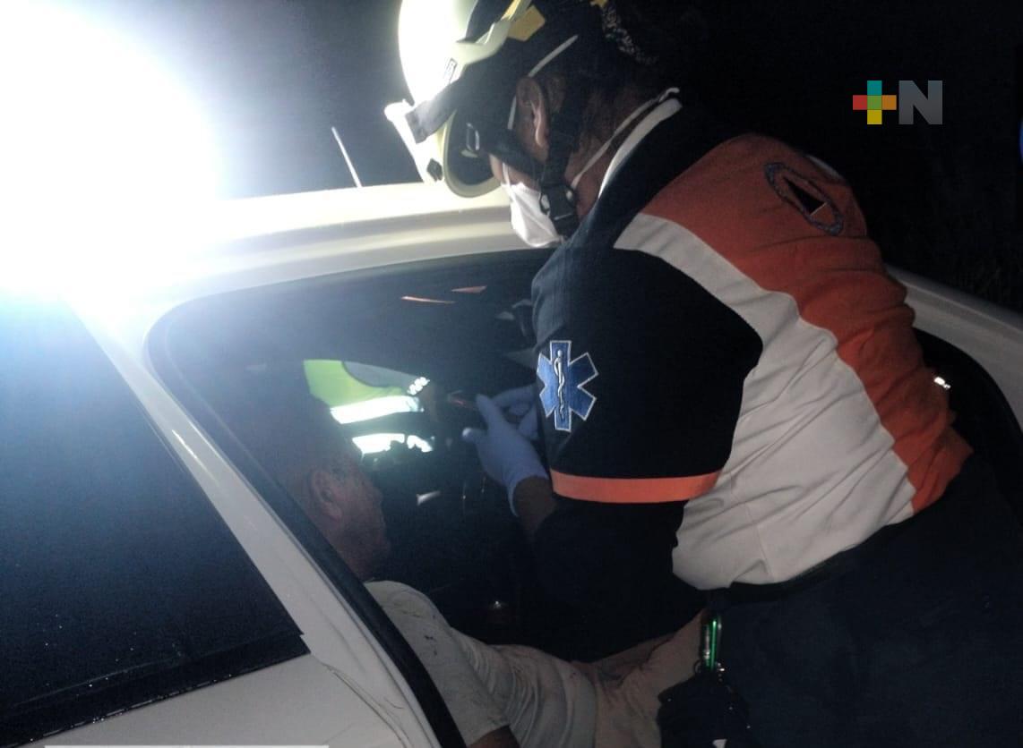 Una persona fallecida y otra lesionada en accidente automovilístico en carretera antigua a Coatzacoalcos