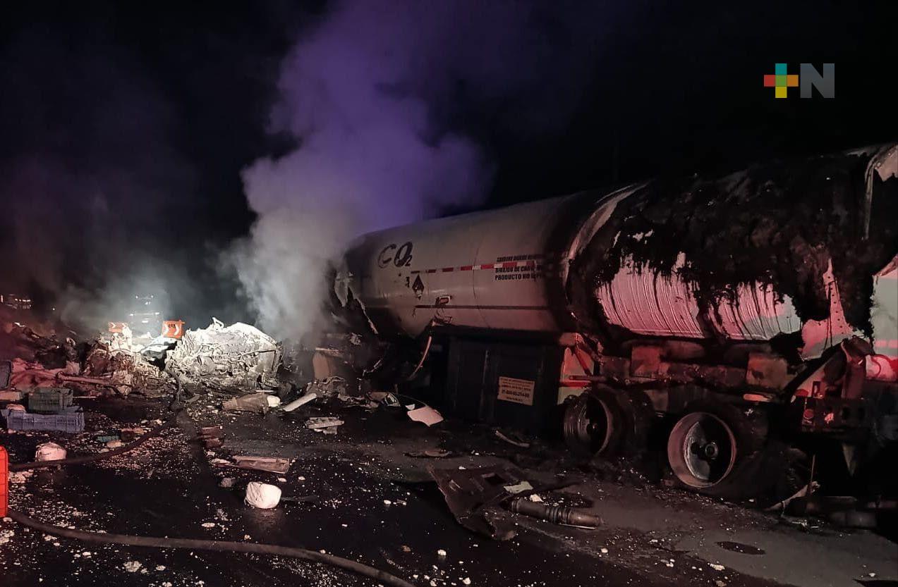 Tráiler se impactó contra otro sobre la autopista La Tinaja – Cosoleacaque