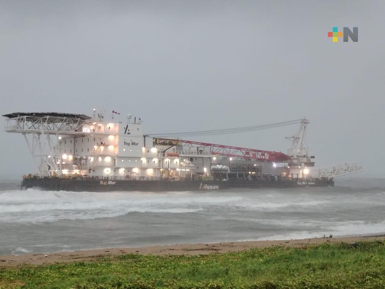Embarcación encalla en playa frente a Villa Allende