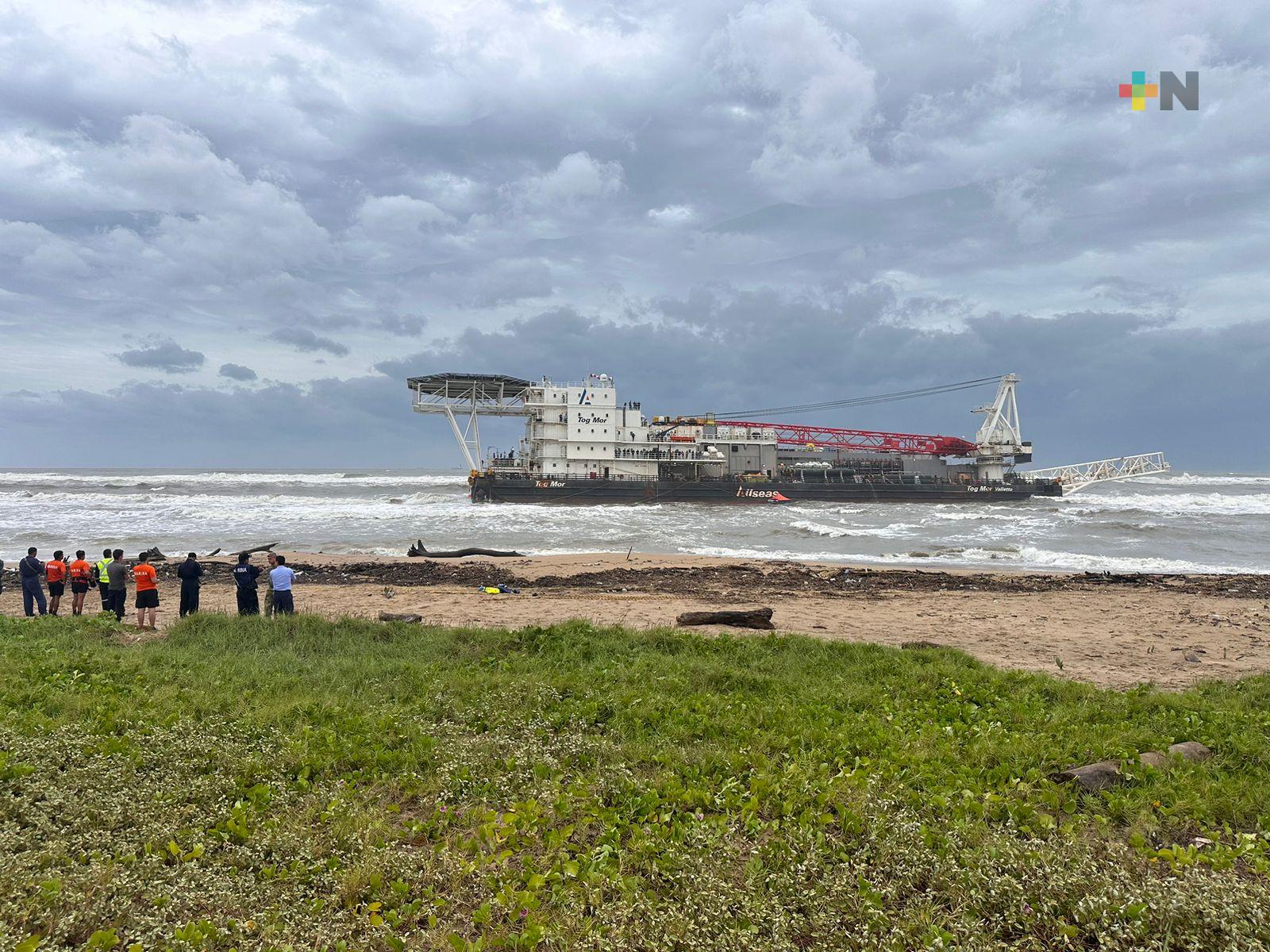Más de una semana lleva embarcación suiza encallada en el sur de Veracruz