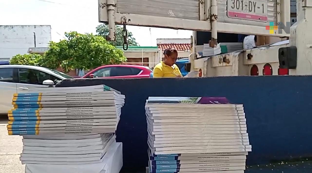 Continúa entrega de libros de texto en zona sur