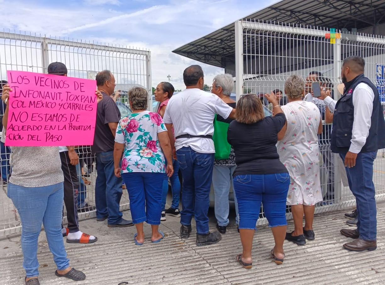 Colonos de Córdoba se manifiestan contra colocación de torniquetes en instalaciones públicas