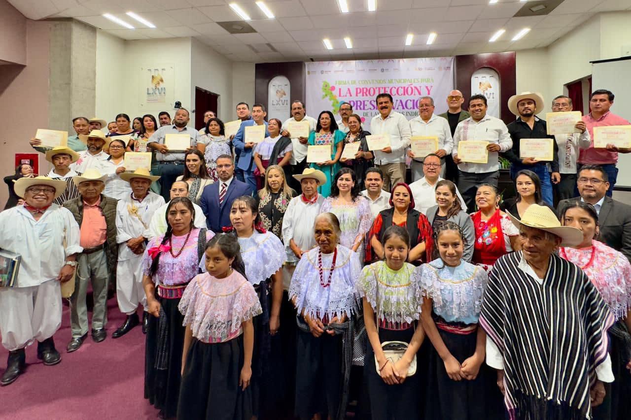 Segob signa convenios con diversos municipios para preservar las lenguas indígenas