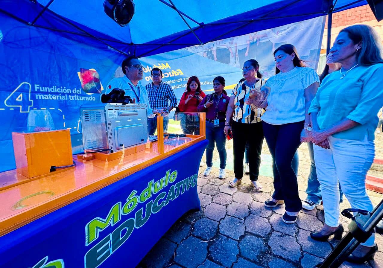 En Coatza instalan módulo educativo de reciclaje