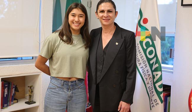 Medallista olímpica Ángela Ruiz visita a Ana Gabriela Guevara
