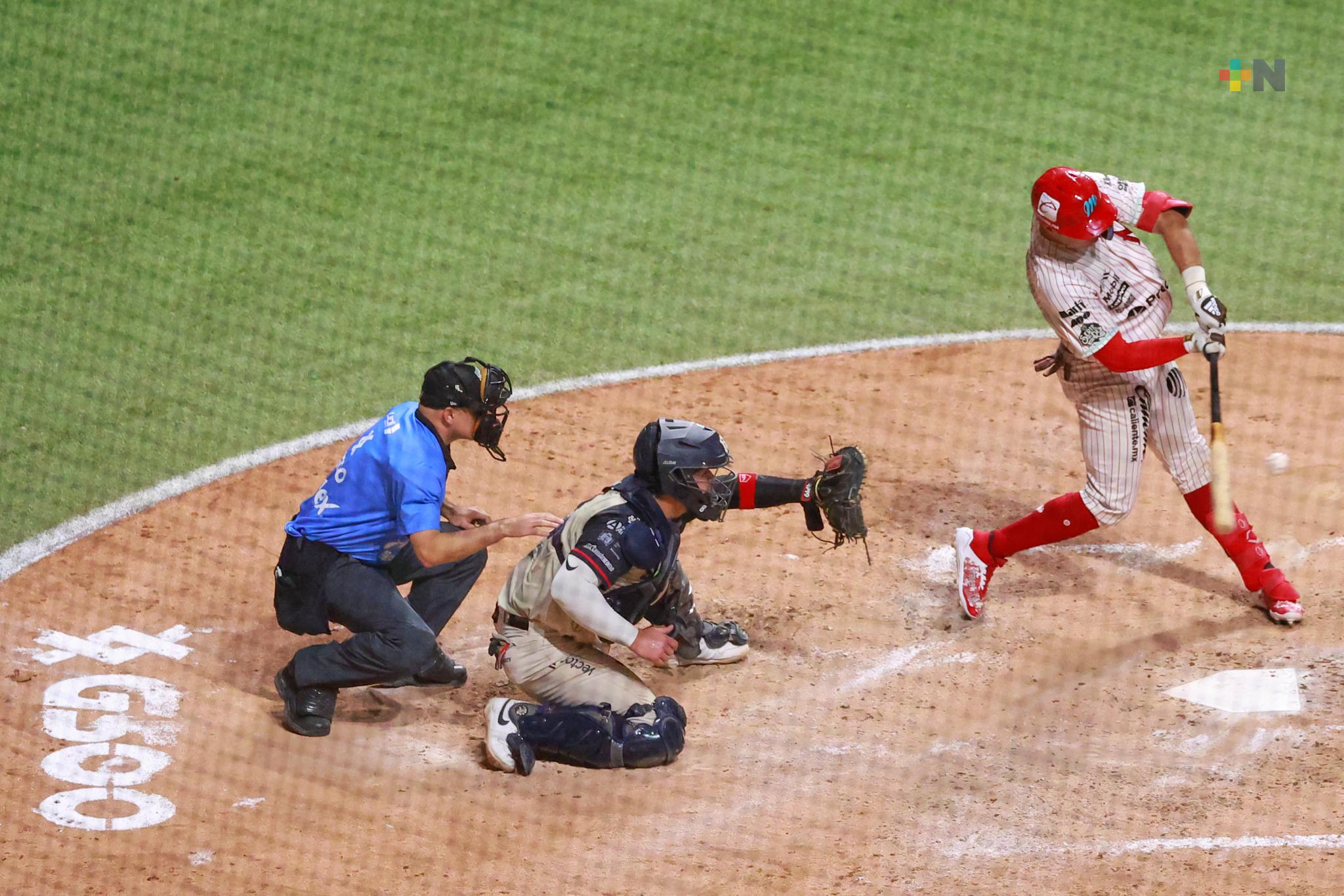 Diablos Rojos apalean por 14-6 a Sultanes y toman ventaja en la Serie del Rey