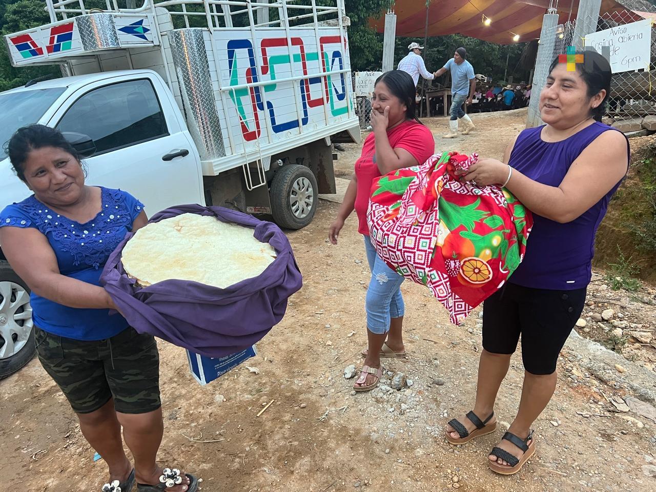 Santiago Sochiapan celebra un siglo de fiestas en honor a Santa Teresa
