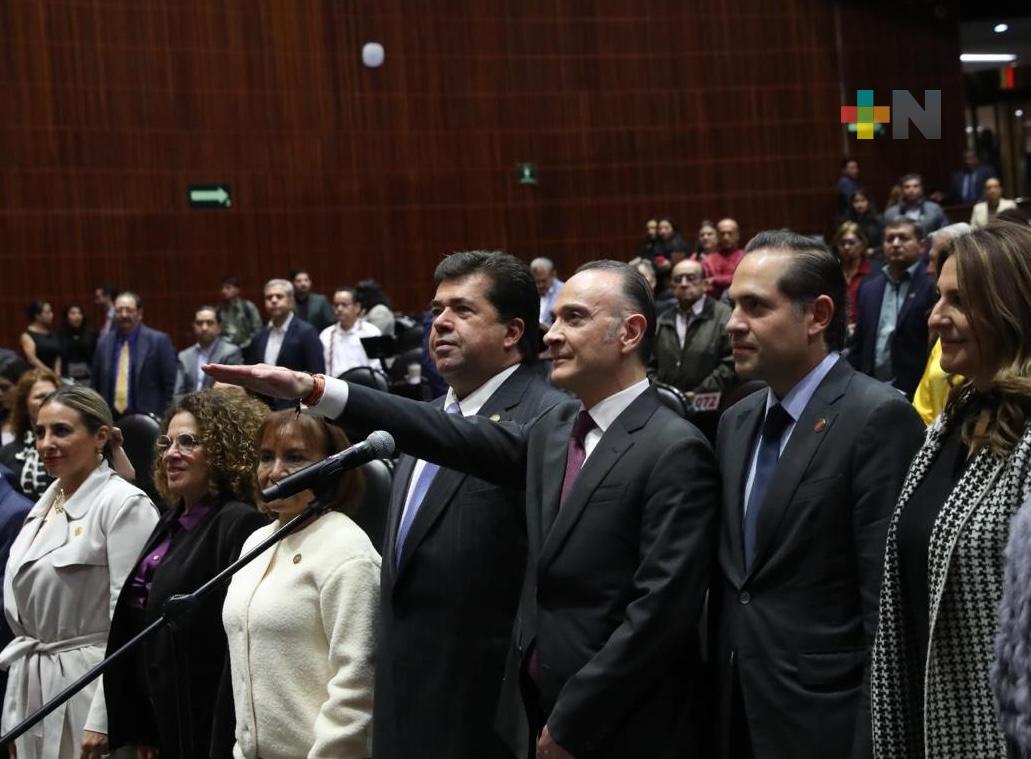 Mauricio Farah rinde protesta como secretario general de la Cámara de Diputados
