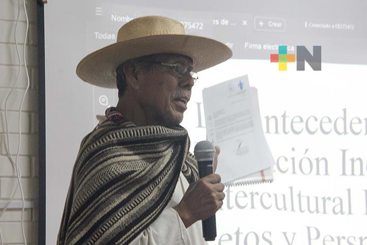 Letras UV albergó charlas en torno a las voces originarias