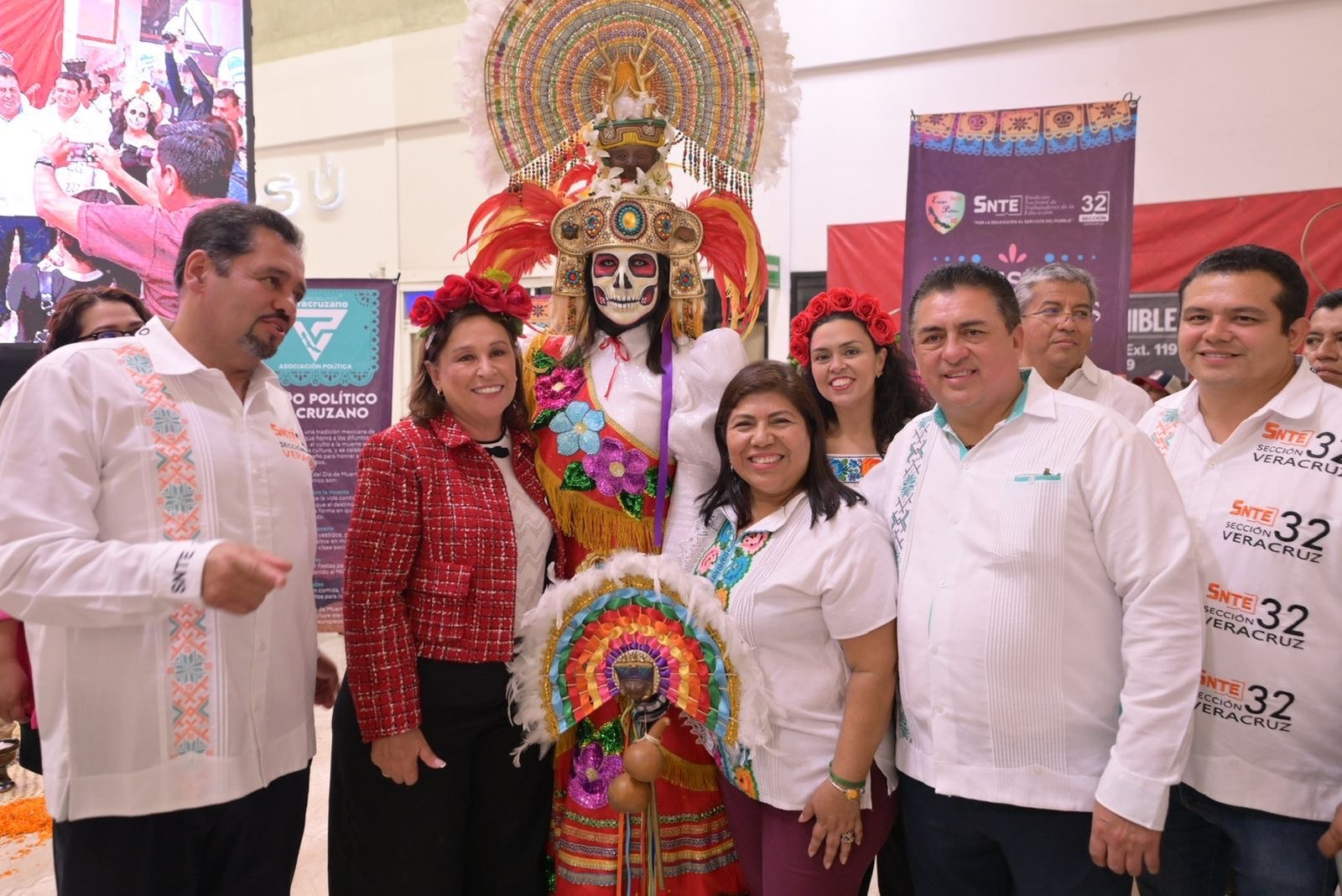 Maestros, padres, madres y gobierno, responsables de fomentar nuestras tradiciones: Rocío Nahle