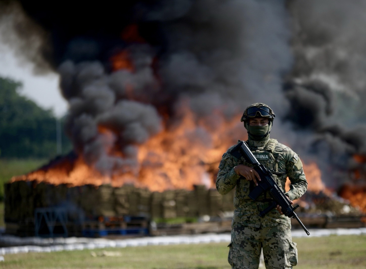 Cuitláhuac García encabeza la mayor incineración de narcóticos en la historia de Veracruz
