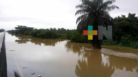 Por desbordamiento de río, cerrada circulación en autopista La Tinaja-Cosoleacaque: GN