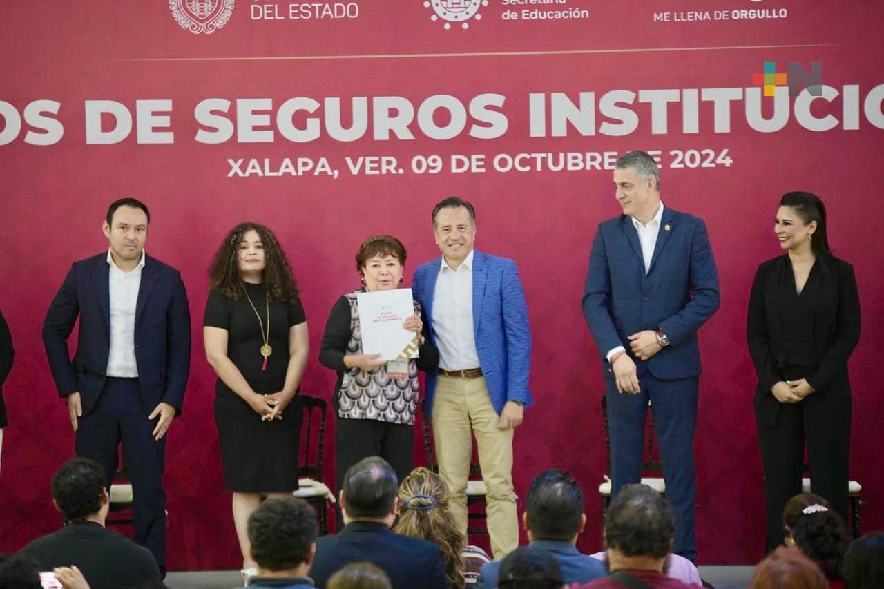 Inicia pago de seguros adeudados por administraciones anteriores a trabajadores de la educación