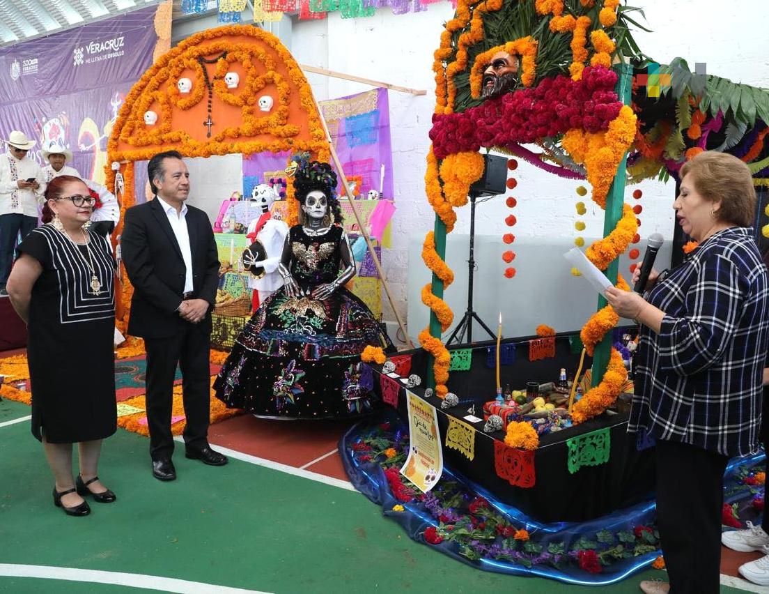 Cuitláhuac García presencia el Festival de Día de Muertos y de altares en el IPE