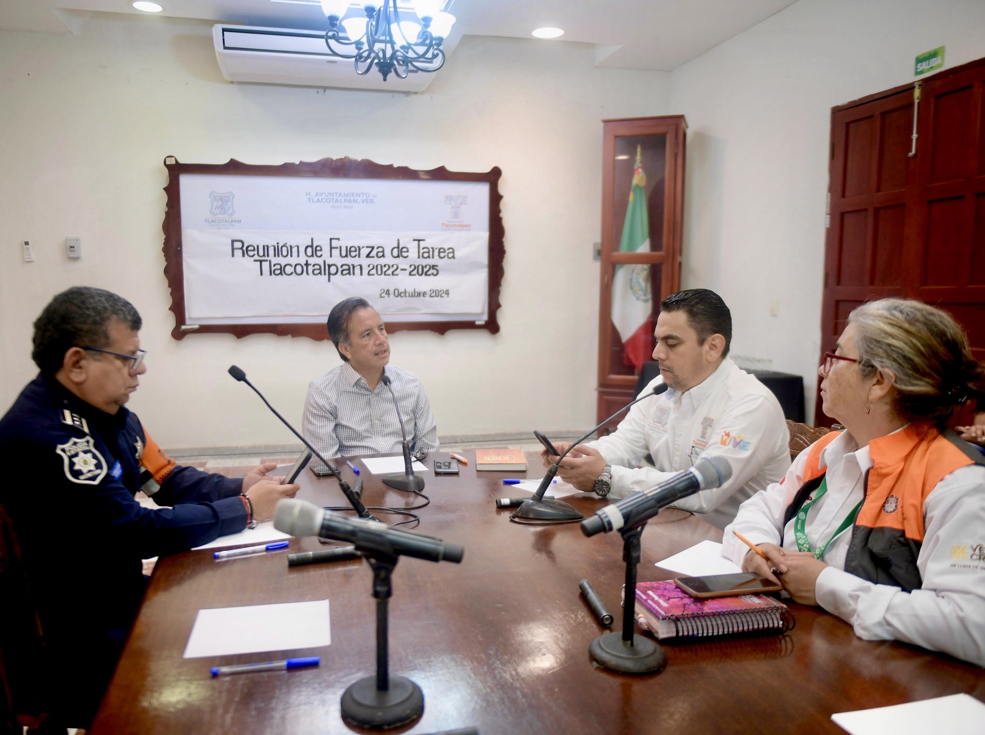 Cuitláhuac García preside la Reunión de Fuerzas de Tarea con CNPC en Tlacotalpan