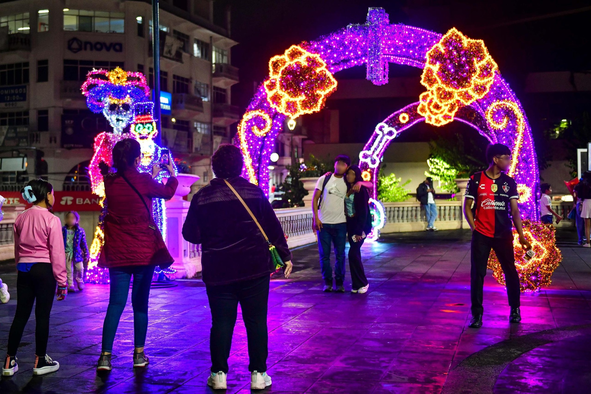 Xalapa luce iluminación alusiva a Día de Muertos