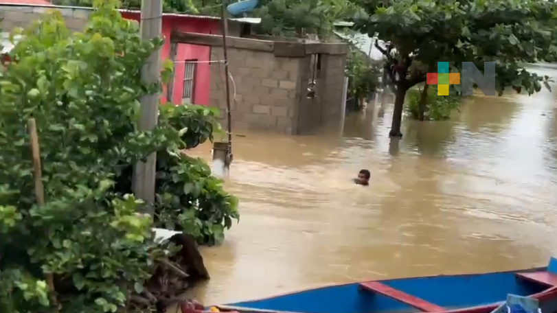 Atienden a afectados por inundaciones en José Azueta; alertan a comunidades en riesgo