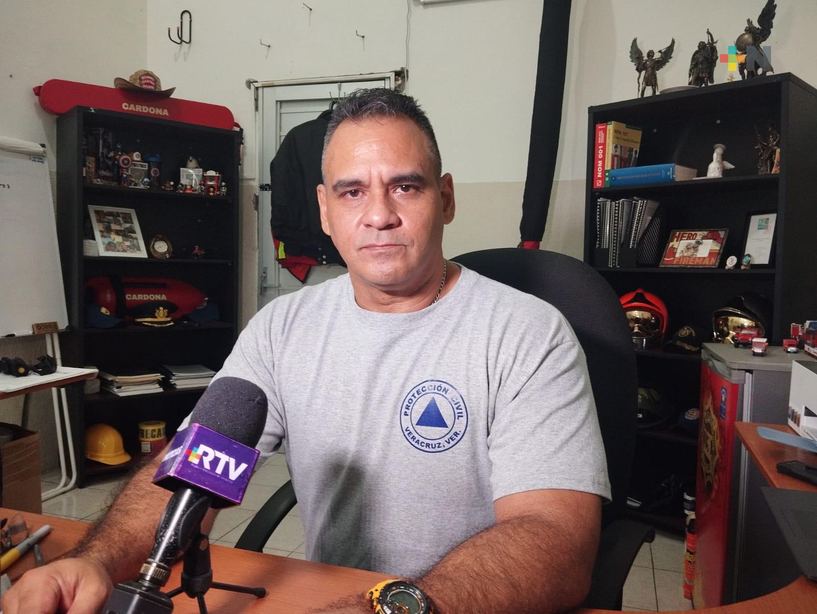 Luminarias, postes y árboles caídos en Veracruz puerto sin afectaciones graves