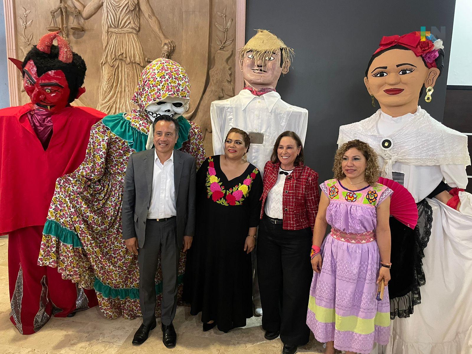 Cuitláhuac García y Rocío Nahle visitan altar de TSJ con magistrada Lisbeth Jiménez