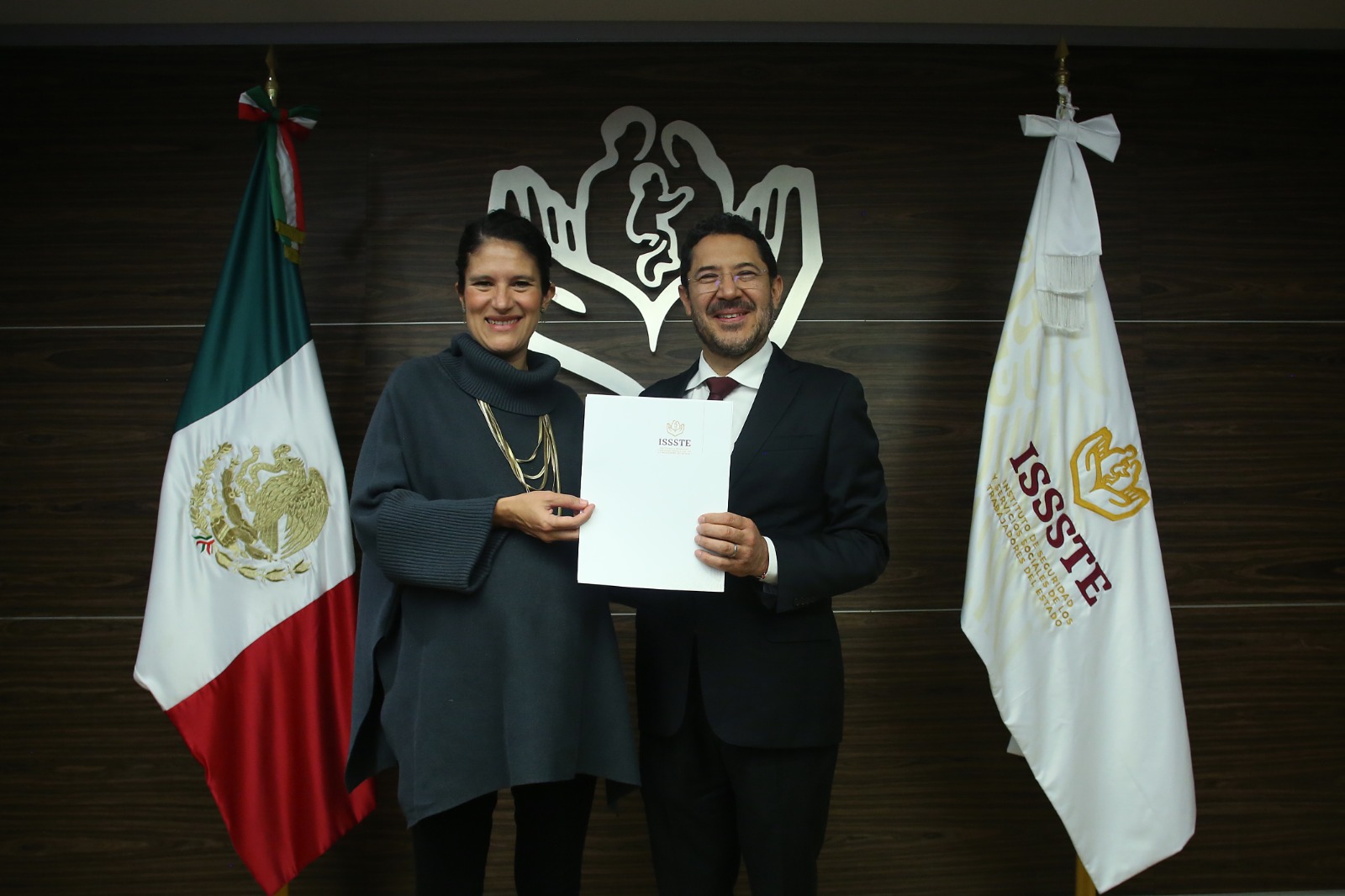 Asume Martí Batres Dirección General del ISSSTE