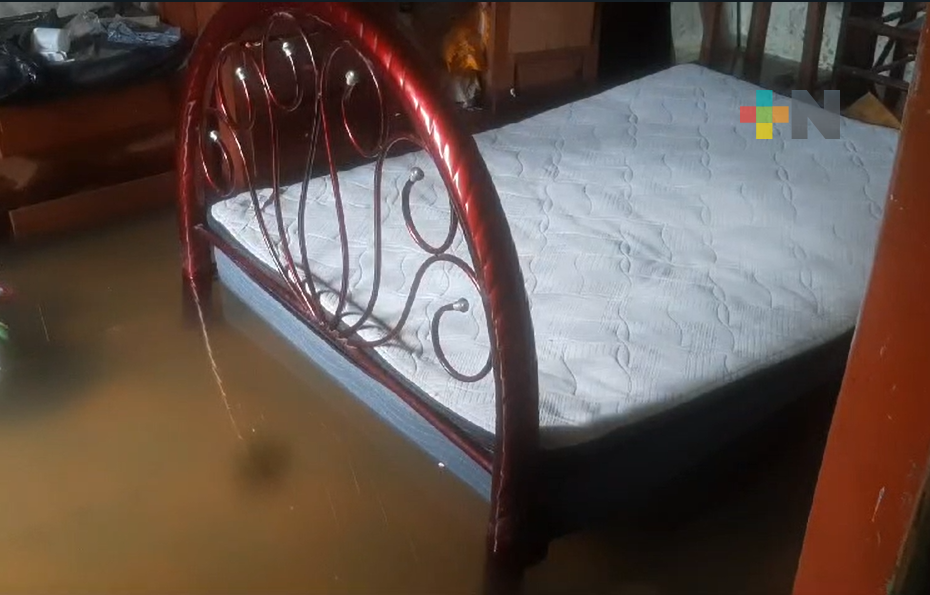 Cerca de 30 familias desalojan sus viviendas por inundación en municipio de Veracruz