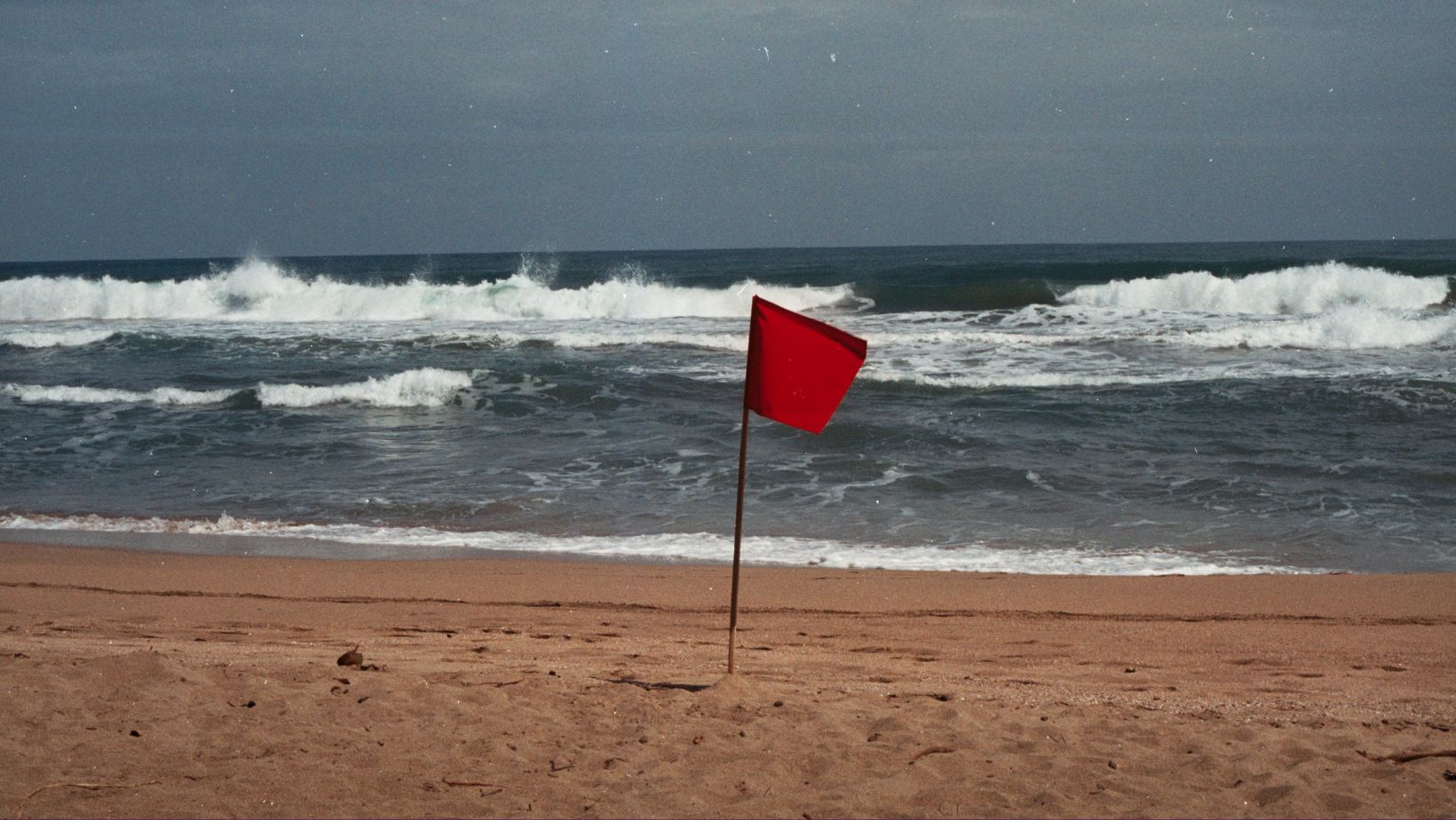 Bandera roja en playas de Boca del Río por temporal lluvioso
