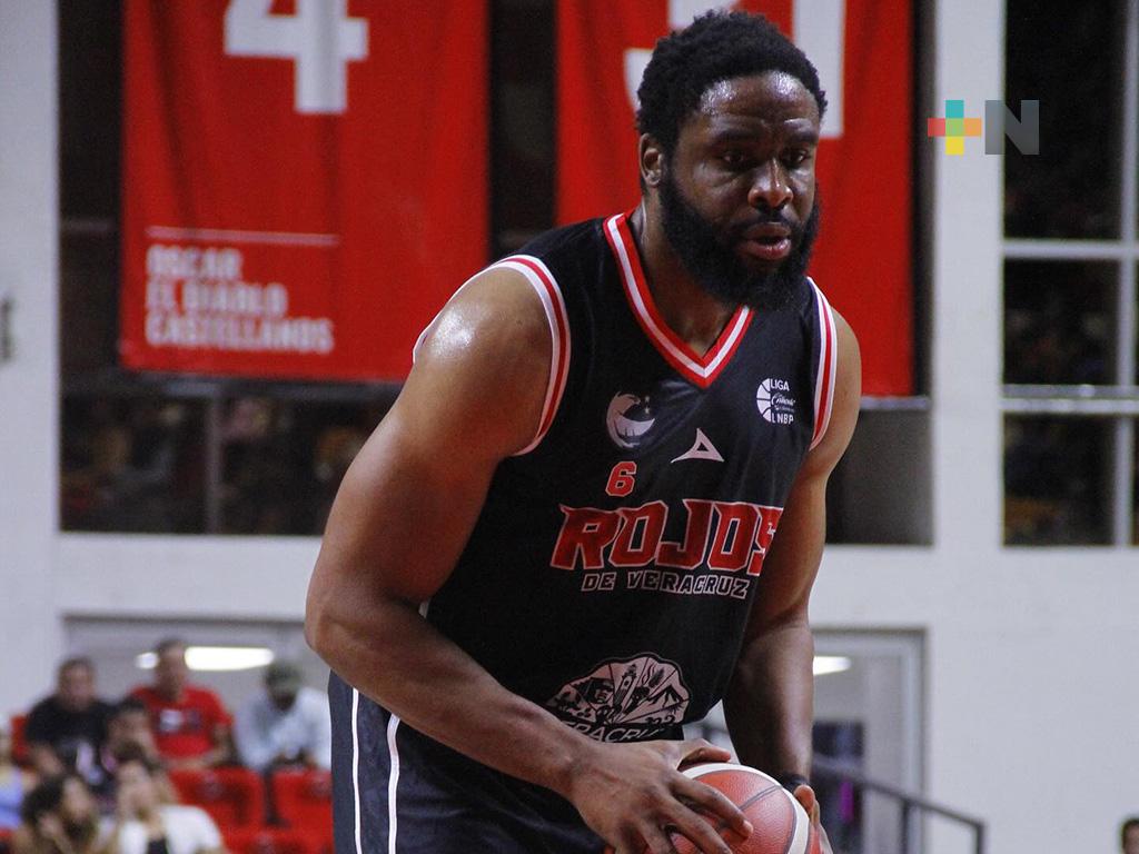 Ike Diogu queda fuera de la temporada con Halcones Rojos por lesión