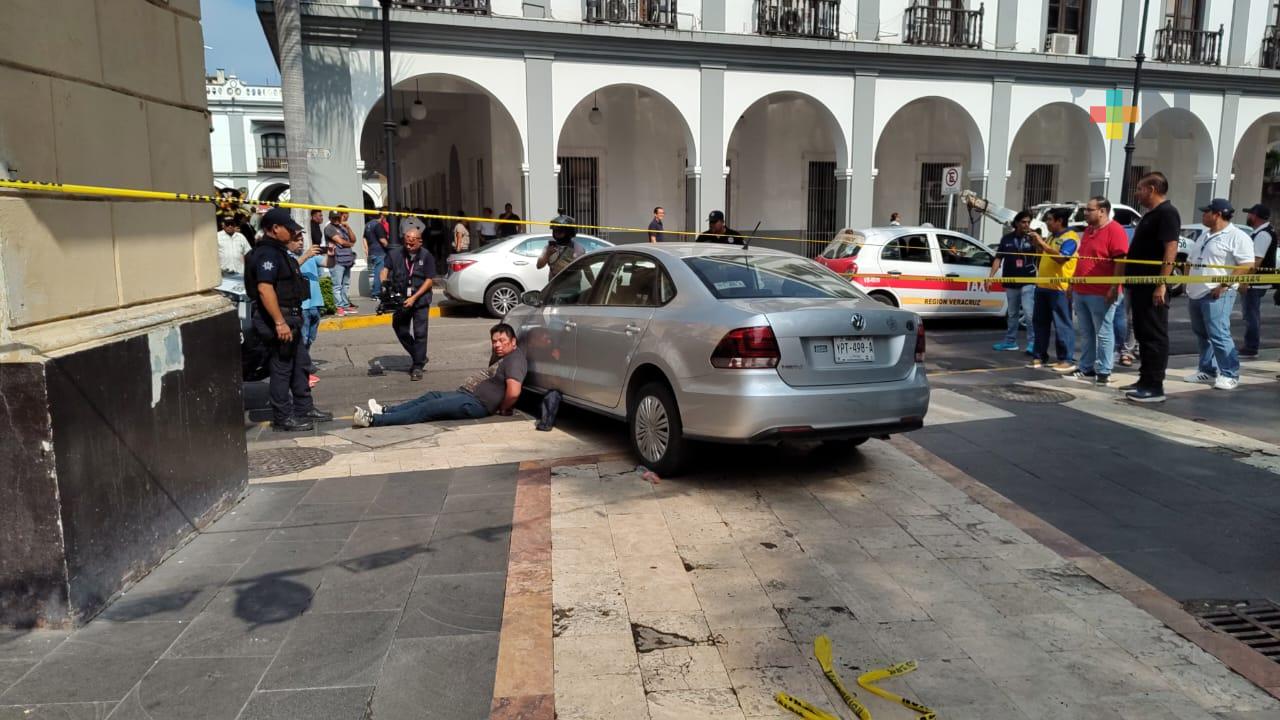 Ebrio choca cuatro vehículos en centro histórico de Veracruz; uno es de la Marina