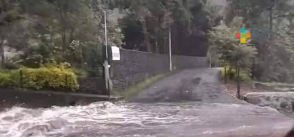 Reportan desbordamiento del río de Xico Viejo