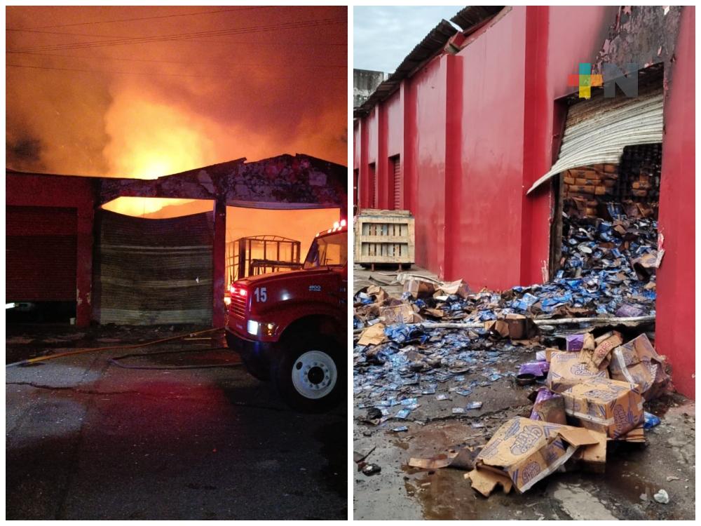 Incendio consume bodega de tienda en Veracruz centro