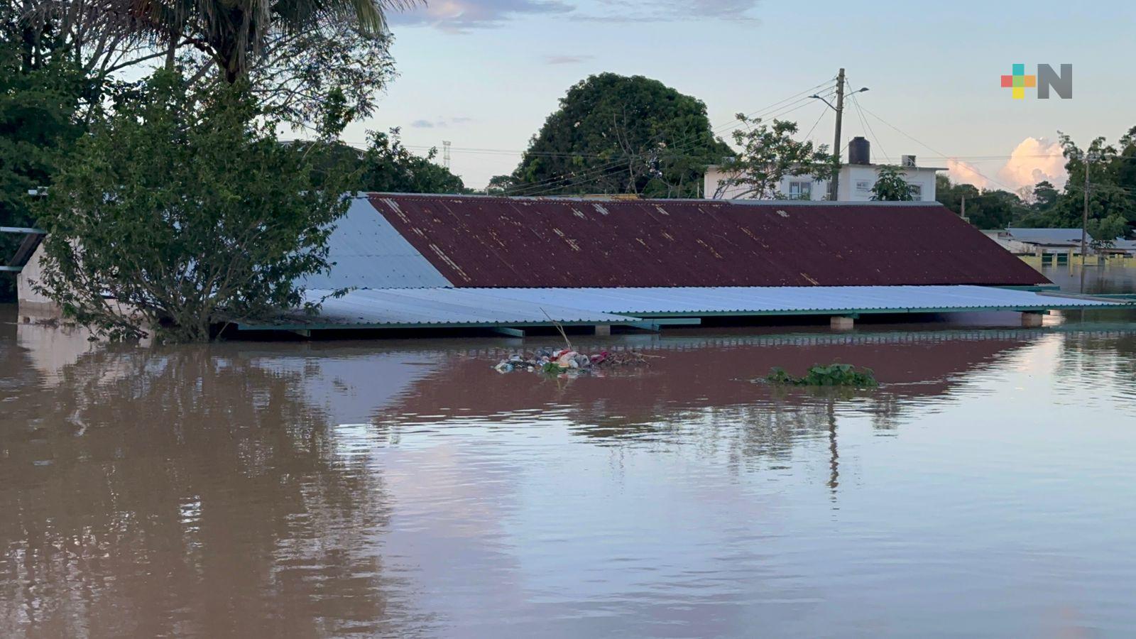 Sube nivel de río Coatzacoalcos; se desbordó en Hidalgotitlán