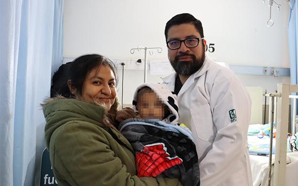 Médicos del IMSS salvan vida a bebé de 7 meses con piedras en riñones en Mérida