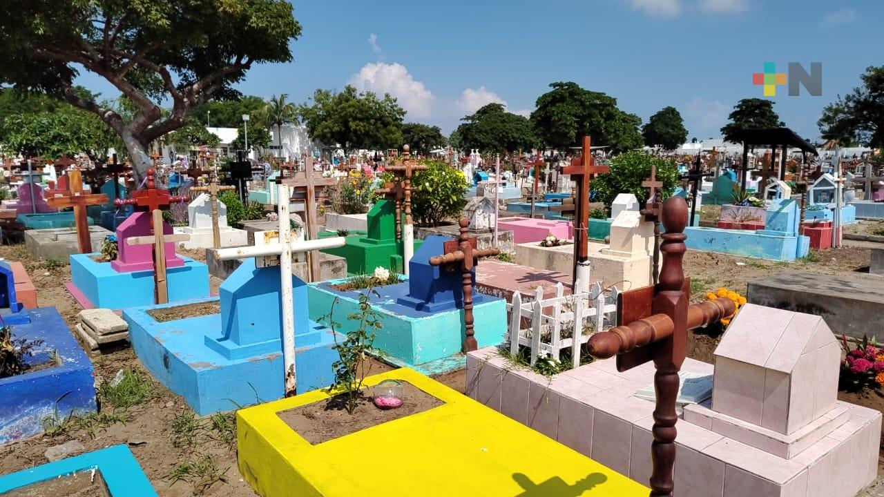 Se prevé visita de más de 55 mil personas en cementerios del puerto de Veracruz