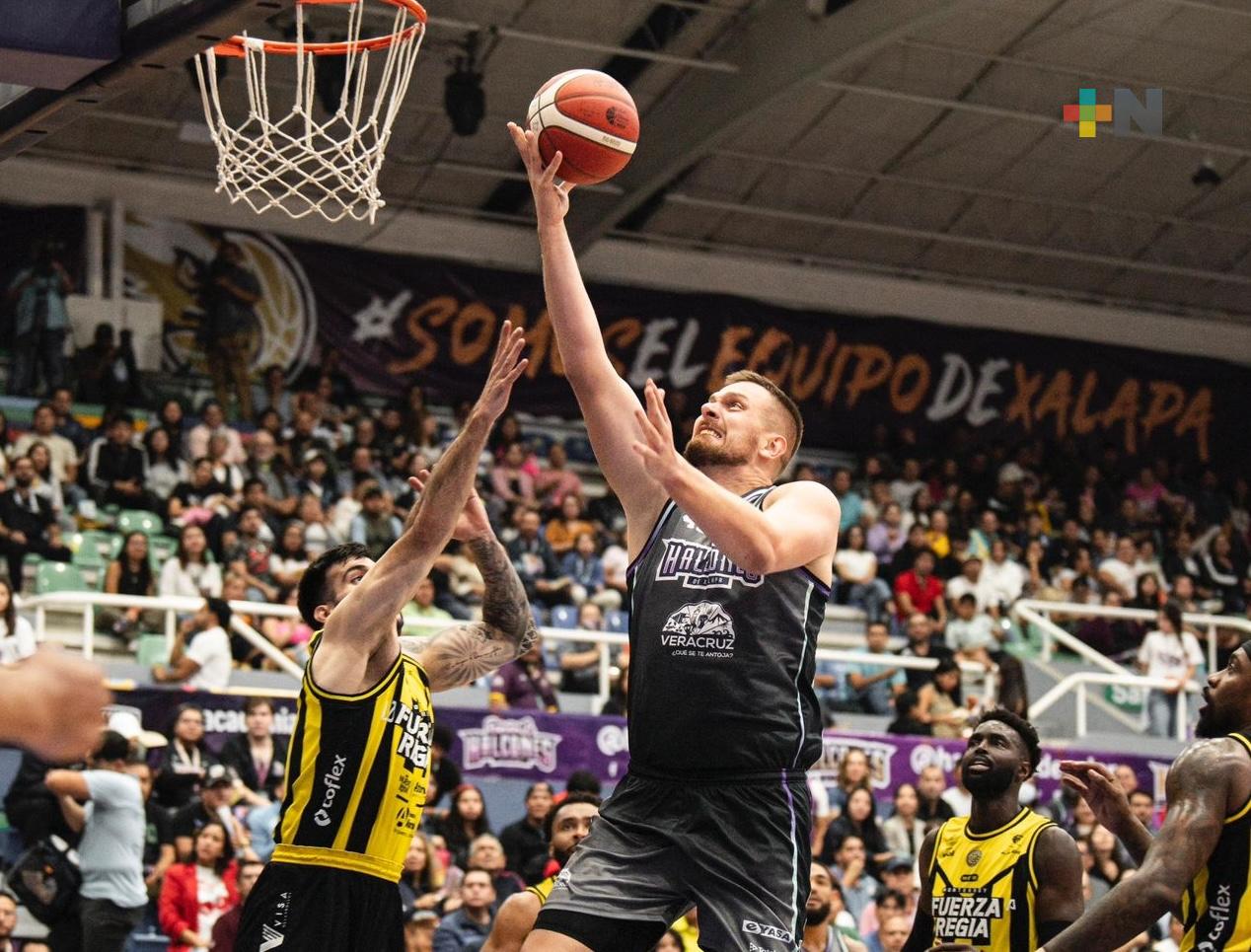 Fuerza Regia vence a los Halcones de Xalapa, al abrir serie en «El Nido»