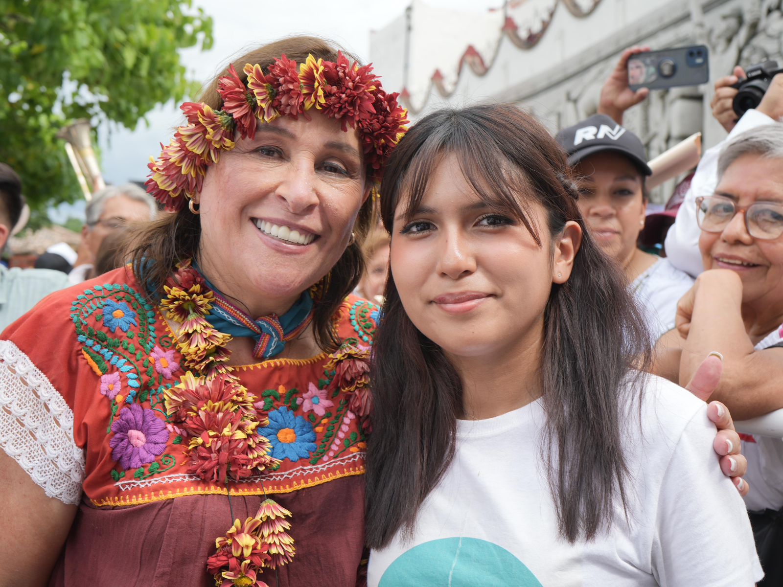 Reconoce Rocío Nahle a Ángela Olazarán, la mejor estudiante del mundo