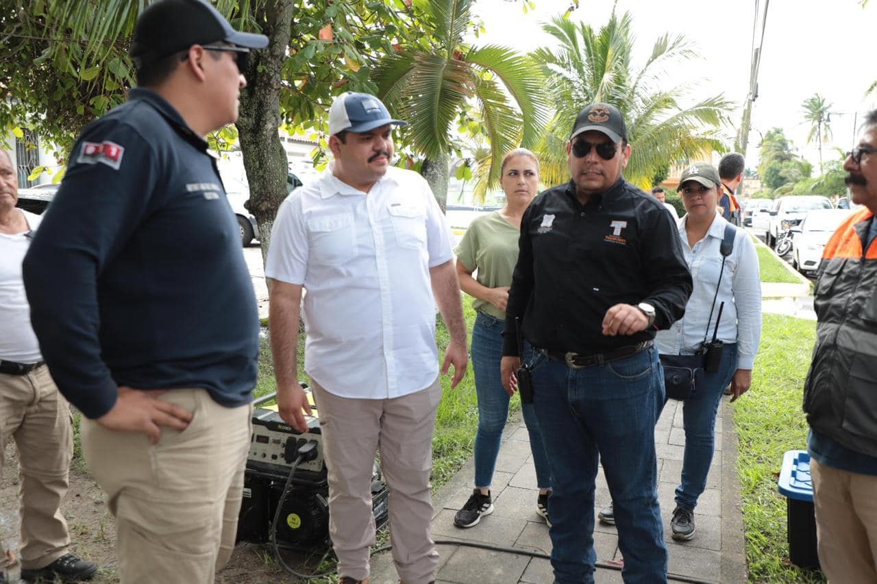 Carlos Juárez, titular de Segob, coordina con autoridades resguardo de población en Tlacotalpan