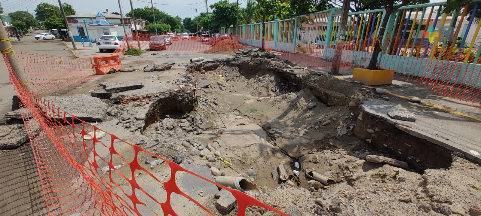 Grupo MAS deja socavón sin atender en calles de Veracruz puerto