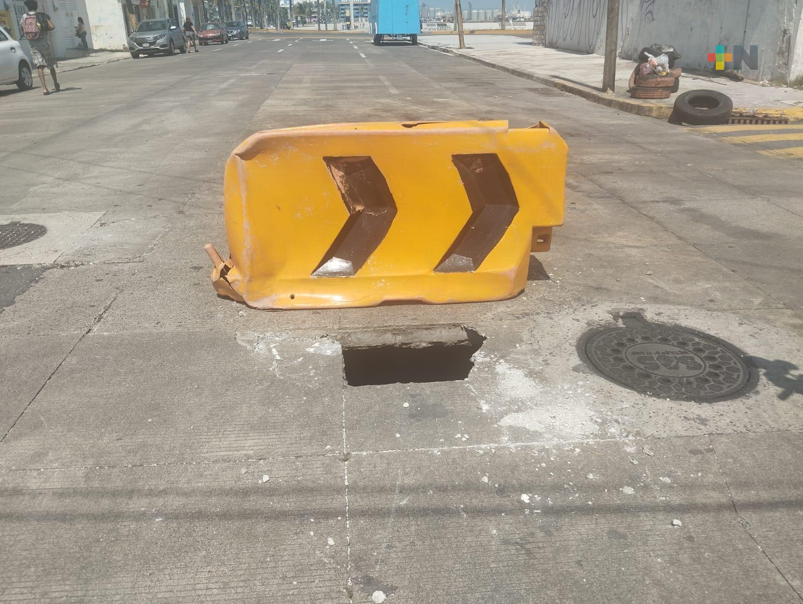 Colonos de Veracruz puerto piden pronta solución a socavón que puede agravarse con lluvias