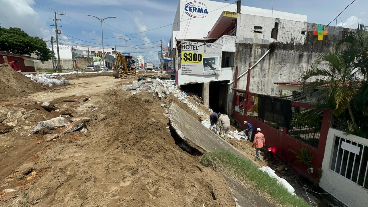 Sigue cerrado hotel ubicado junto a socavón en Coatza; harán reparaciones