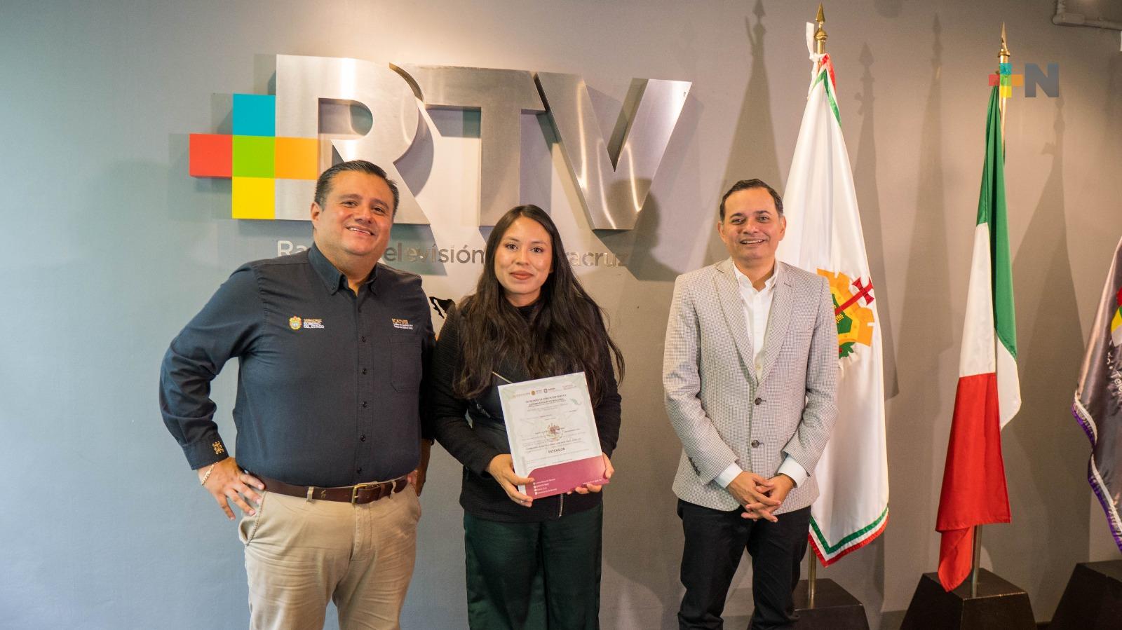 Icatver entrega constancias de formación a personal de RTV