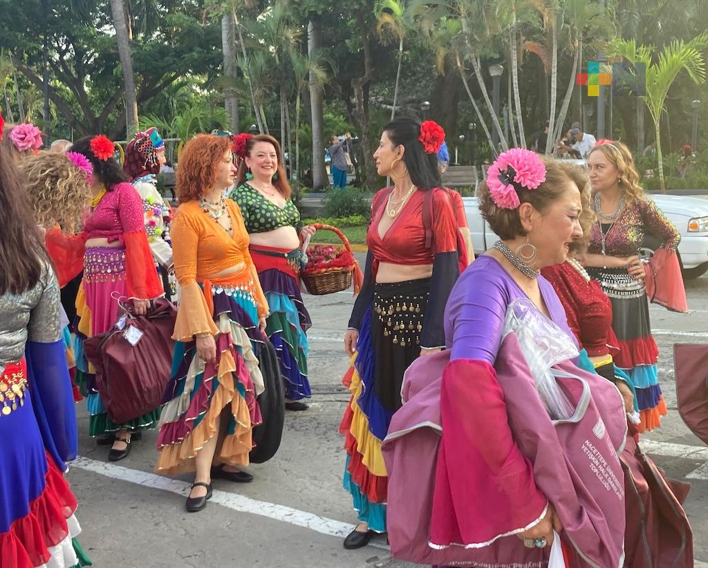 Realizan desfile conmemorativo al Festival Internacional «Veracruz puerta de las Américas»