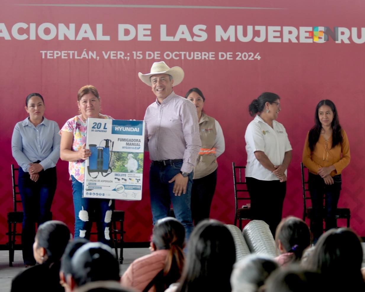 Las mujeres son el motor del campo, del presente y futuro de Veracruz: Gobernador