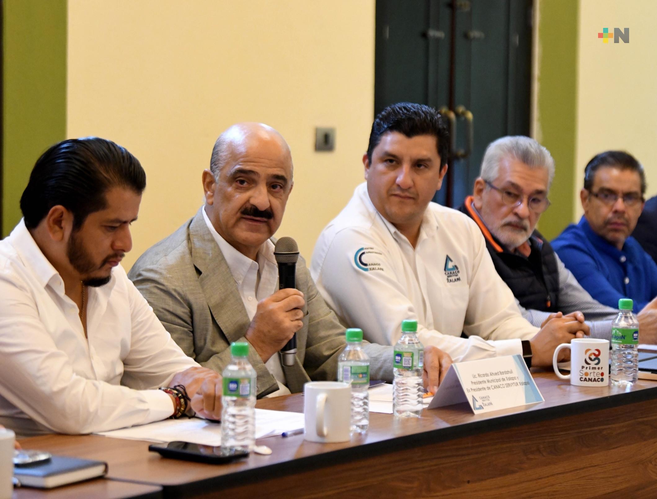 Integrantes de Canaco Xalapa se reúnen con Ricardo Ahued