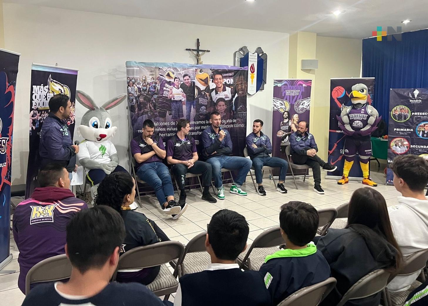Halcones de Xalapa mantiene el vuelo del programa “De la Duela a tu Escuela”