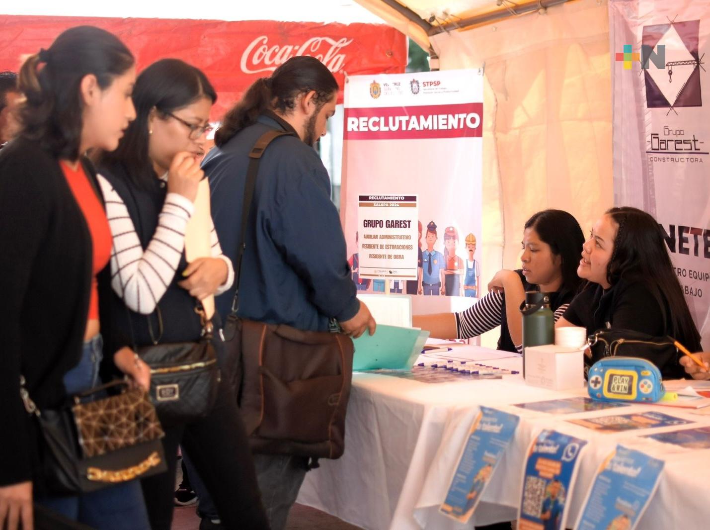 Secretaría del Trabajo vincula a 200 personas con 25 empresas en Xalapa