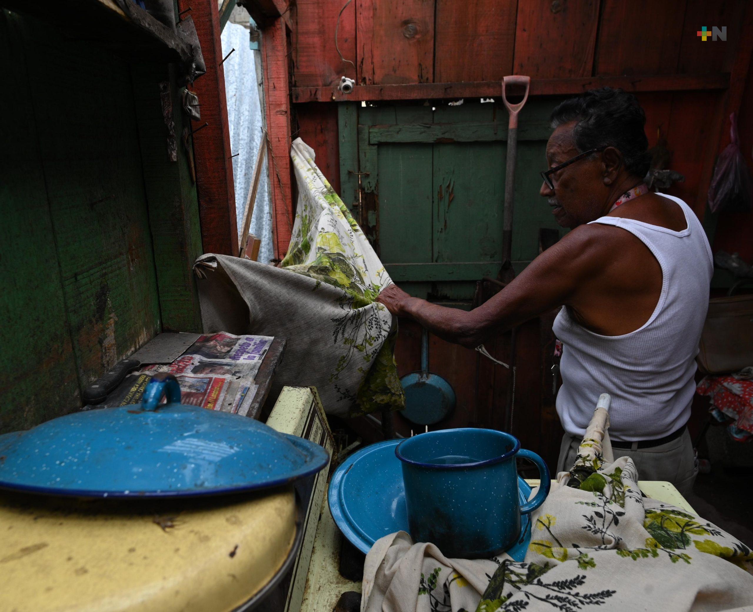 Familia en el puerto de Veracruz pierde pertenencias y vivienda tras las lluvias