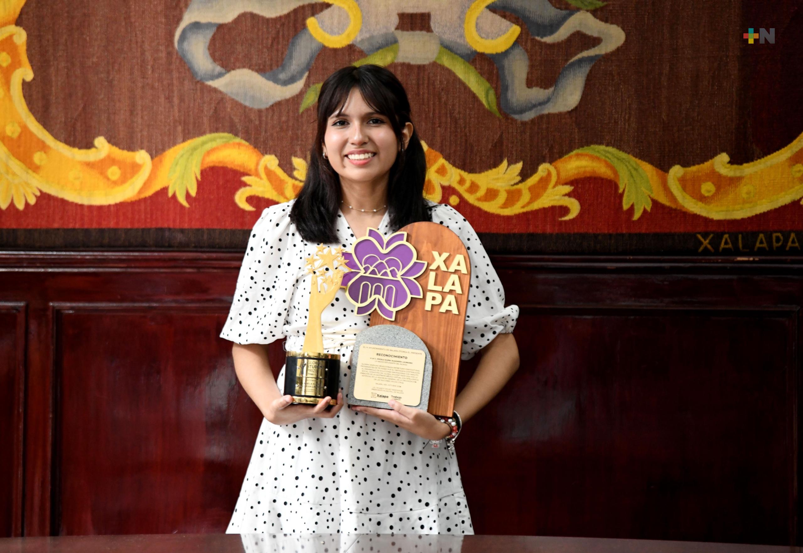 Reconocen en Xalapa a Ángela Elena Olazarán, la mejor estudiante del mundo