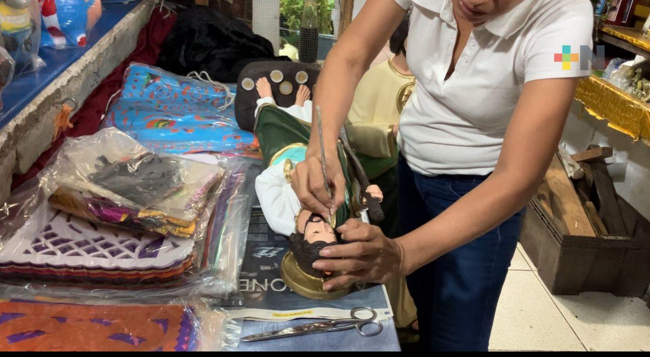 Restauración de esculturas religiosas, un oficio en familia