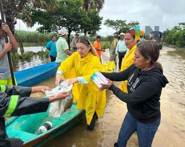 Elementos de Sedena entregan alimentos e insumos a pobladores de José Azueta