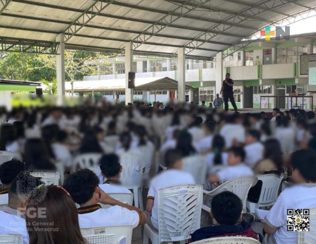 Imparte UECS plática sobre engaño telefónico y extorsión a estudiantes en Misantla